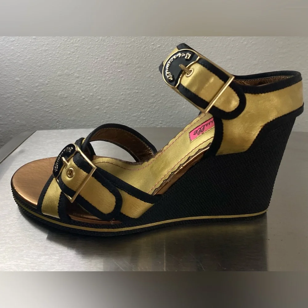 BETSEY JOHNSON… WOMENS Chic Gold and Black Wedge Sandals